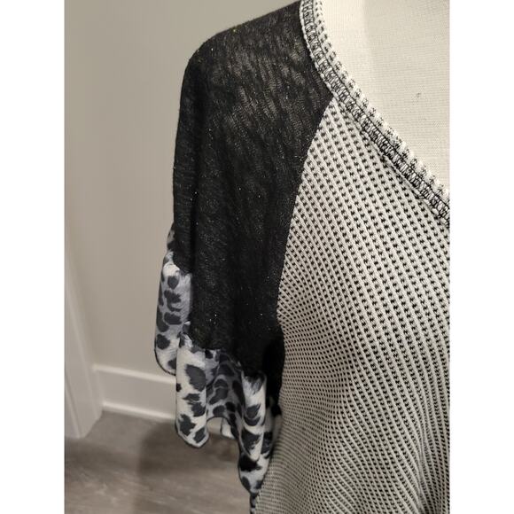 Chrysanthemum Boutique Boho Top Womens Small Grey Black Leopard Animal Print - Picture 3 of 13
